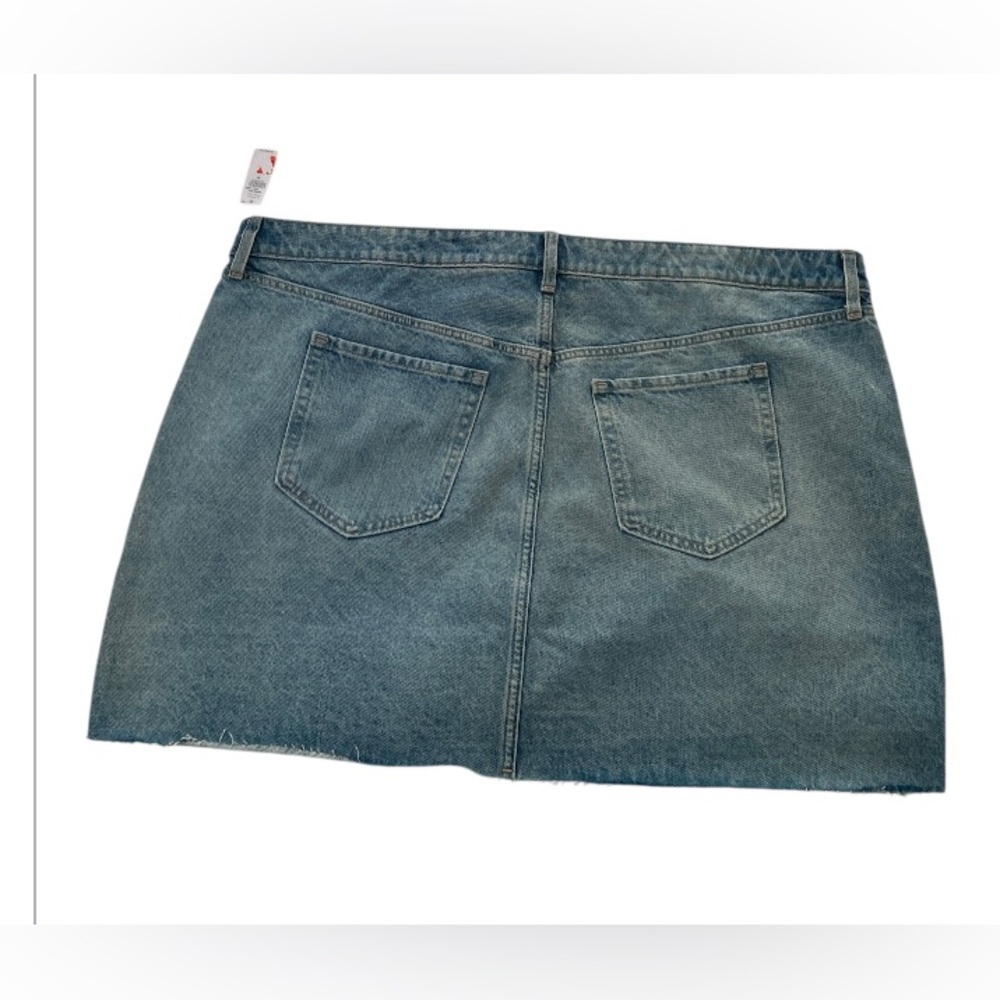 28W Plus Size Old Navy Denim Mini Skirt in Medium Wash - Picture 15 of 16